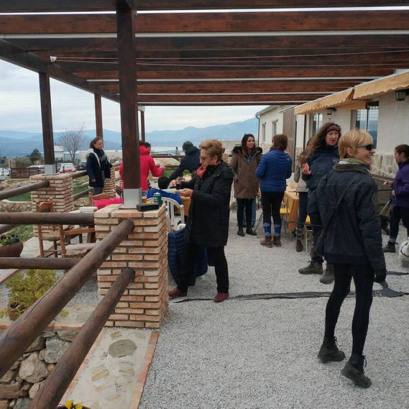 vermut en terraza hípica